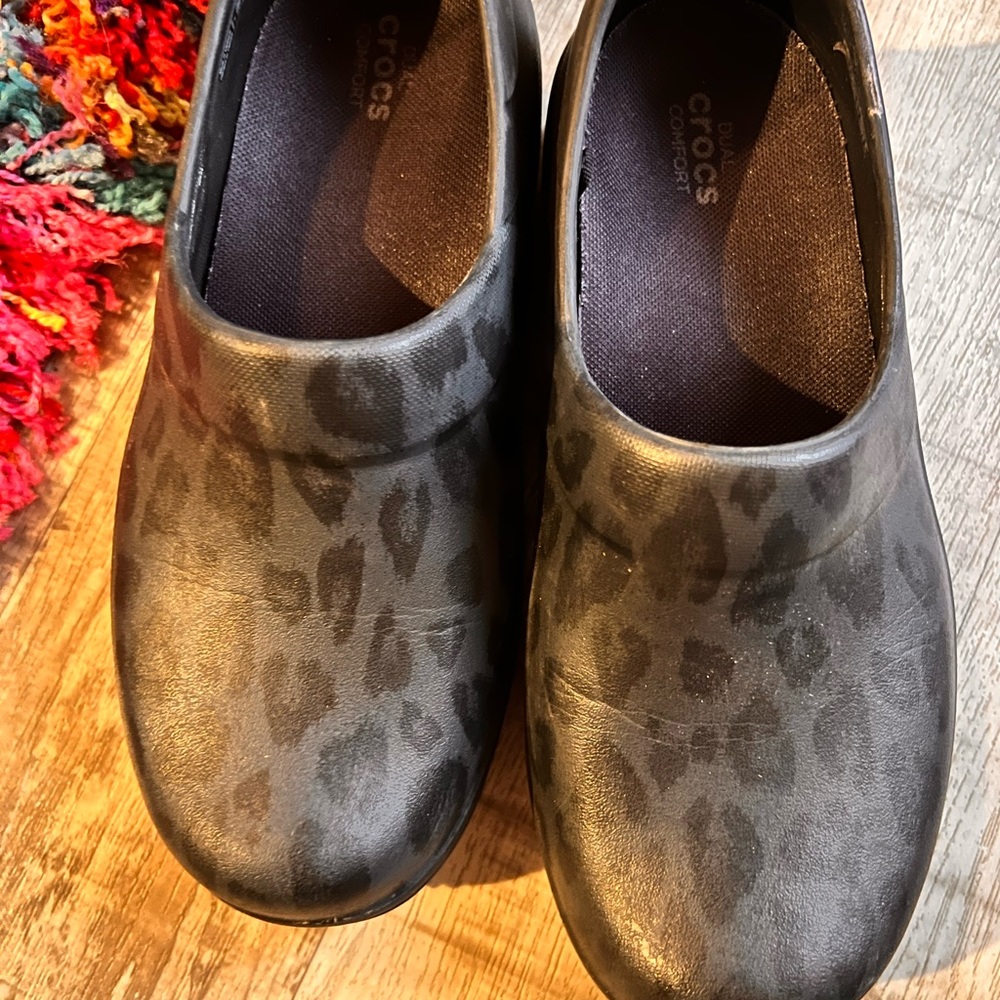 Crocs work shoes size 8 cheetah print